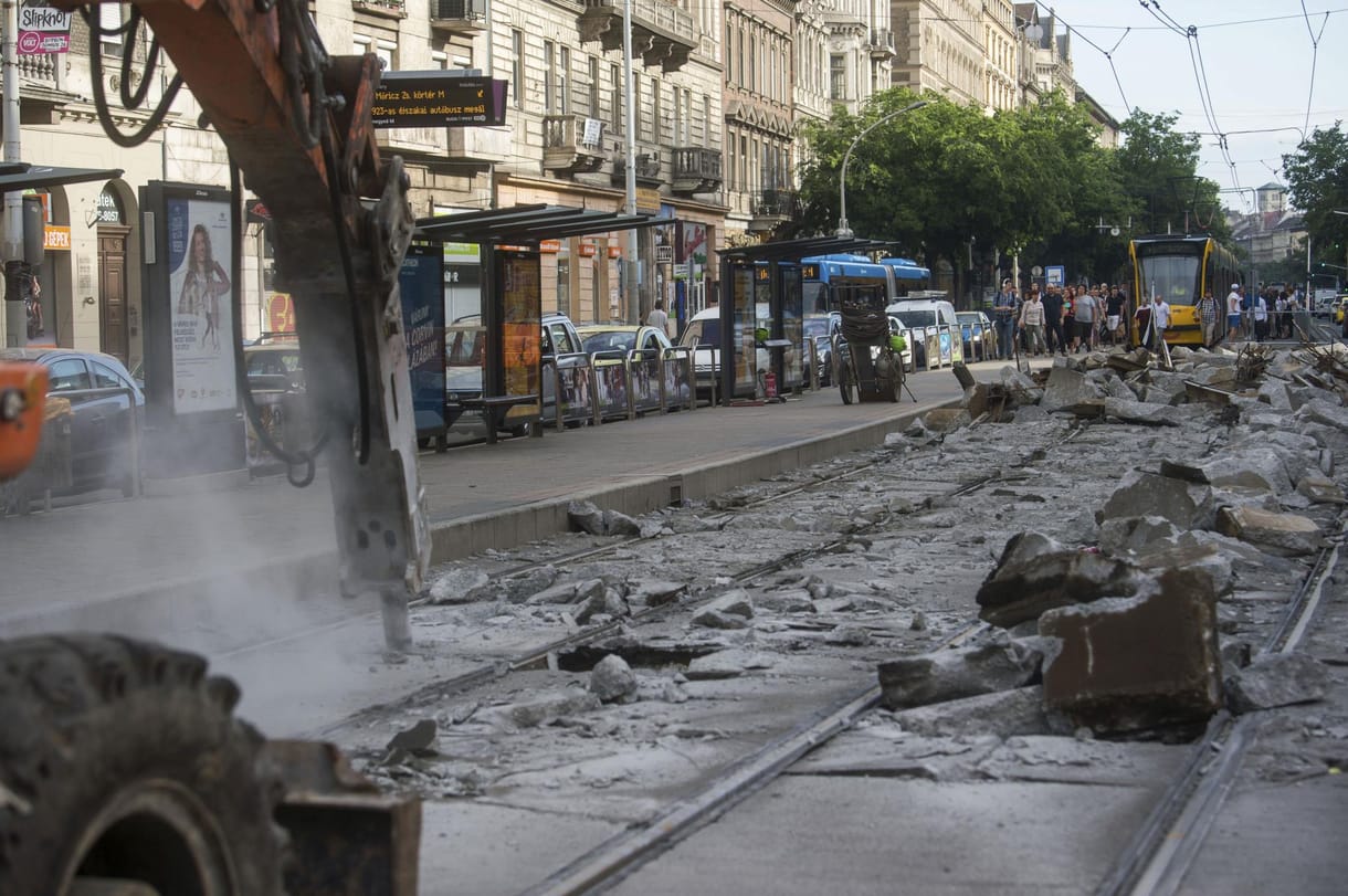 Csütörtöktől csak a Széll Kálmán tér és a Corvin-negyed között járnak a 4-es és a 6-os villamosok