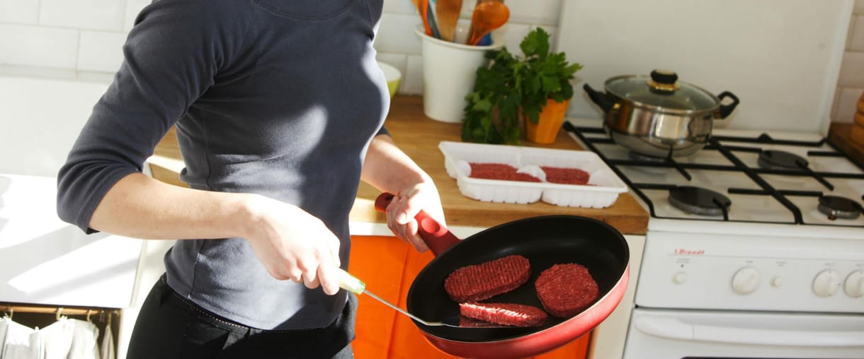Teflont találtak a szempillaspirálban