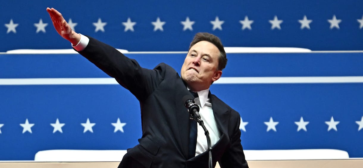 Elon Musk gondolt egyet, és közölte: a Földnek irányítva el kell égetni a Nemzetközi Űrállomást, aztán irány a Mars