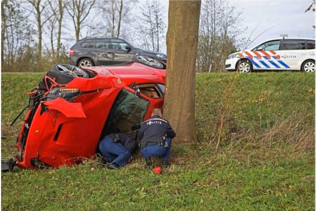 Nagypapa és unokája zúzott le egy Ferrari F12 Berlinettát - videó