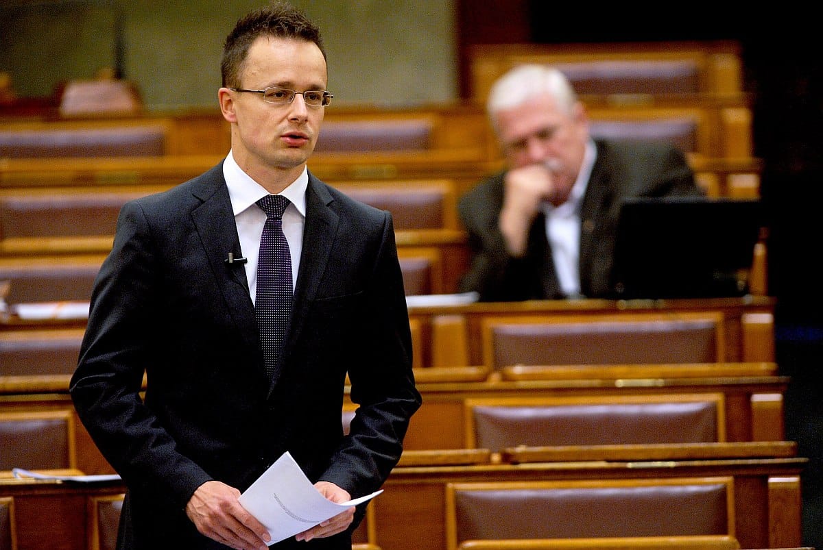 Szijjártó: értelmetlen intézmények bezárásáról spekulálni