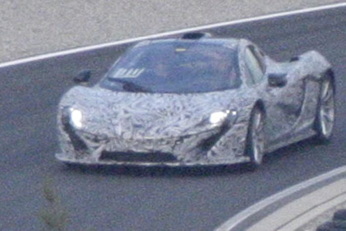Tesztelik a McLaren új közúti szuperverdáját - fotók