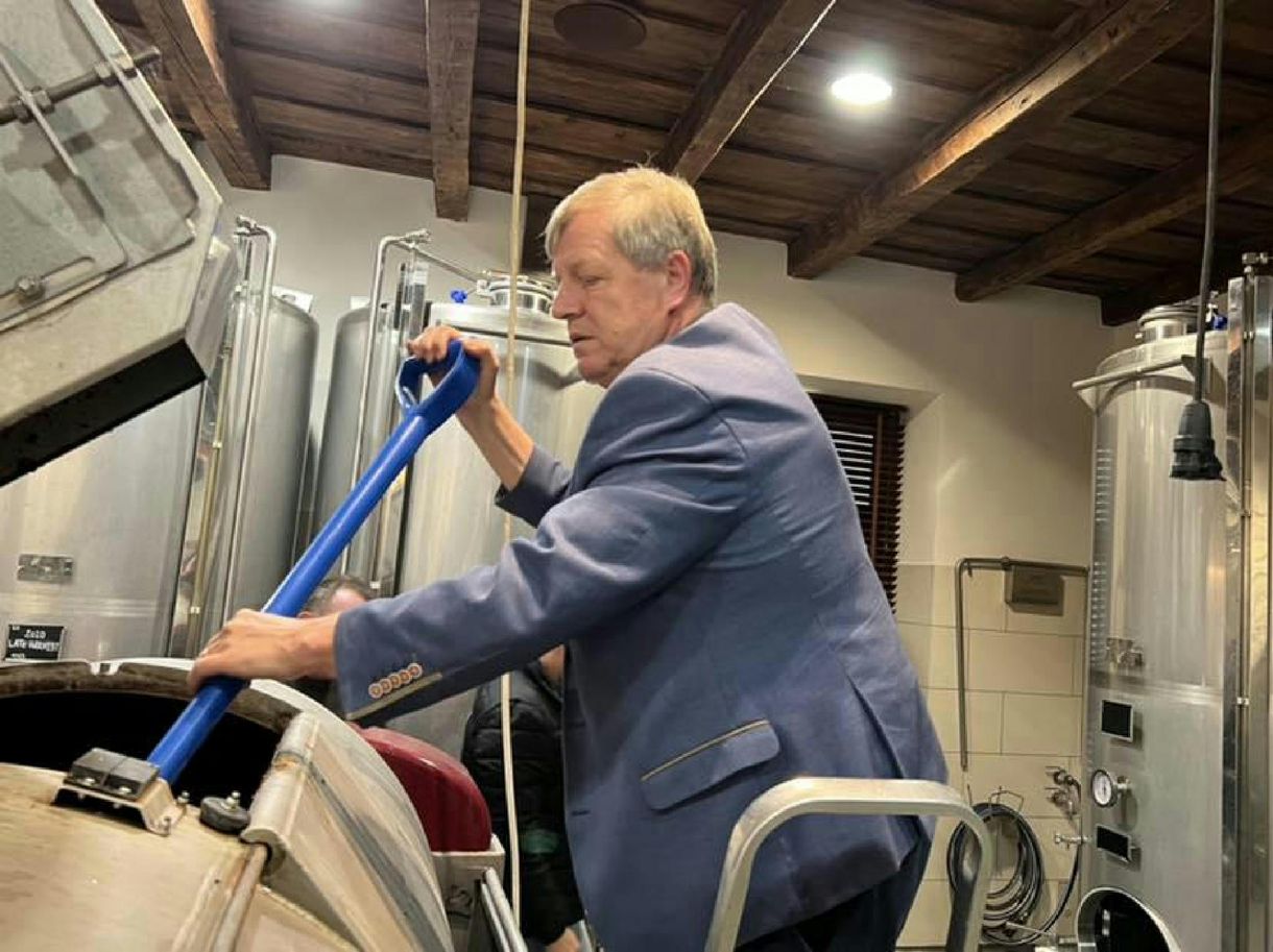 Rektorválasztás a Tokaj-Hegyalja Egyetemen: Stumpf István a jog csapdájában