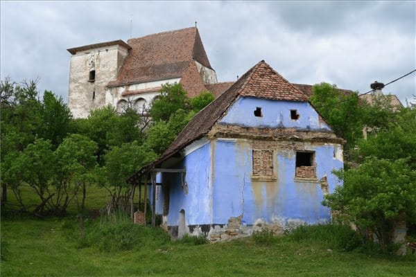Károly herceg alapítványa újítja fel a megrongálódott rádosi templomot