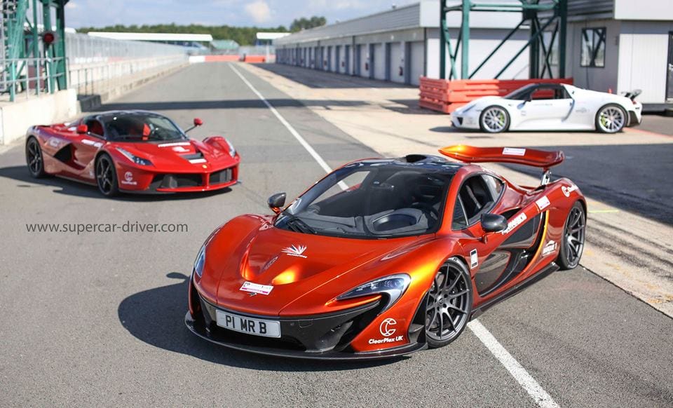 LaFerrari? Porsche 918 Spyder? McLaren P1? Most végre kiderül, melyik a legjobb - videó