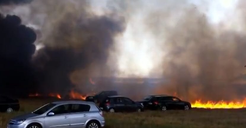 Videó: 64 autó égett porrá egy fesztiválon
