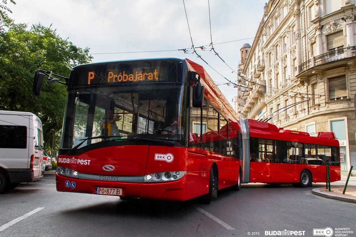 Menet közben kinyílhat az ajtajuk, az összes új trolit kivonják a forgalomból
