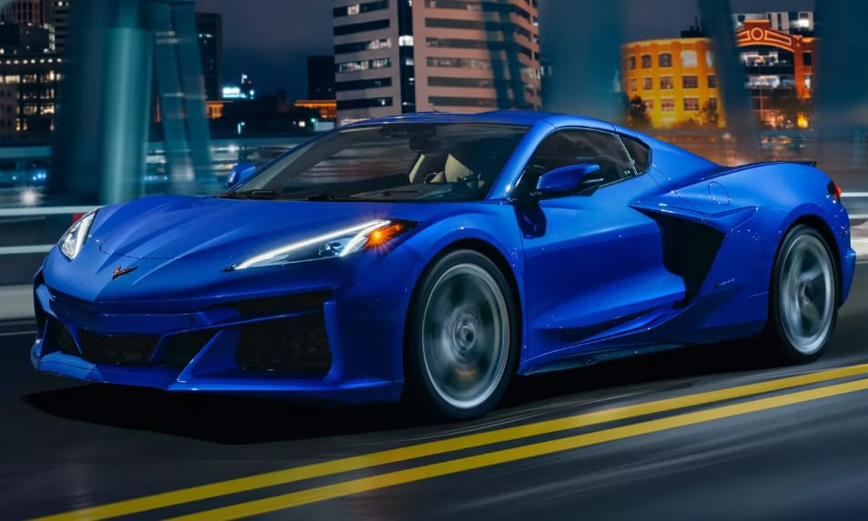 Bekövetkezett: 70 év után itt az első hibrid Chevy Corvette sportautó