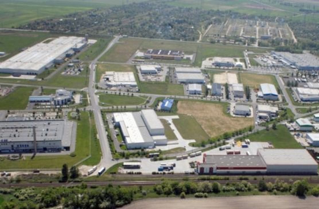Pénz áll a házhoz az ipari parki címmel