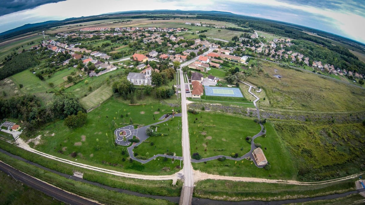 Vége a szabad drónozásnak, minden lakott területen külön engedélyt kell kérni hozzá