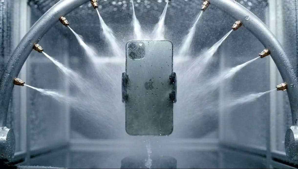 Szerencsétlen módon takarította meg az iPhone-ját, azonnal mém lett belőle