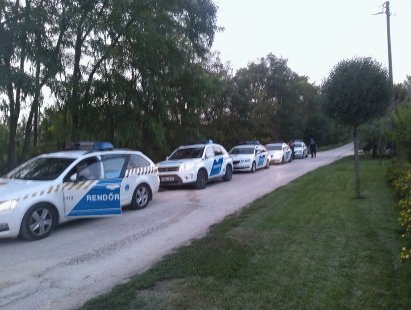 10 rendőr vonult ki 12 kutyapártos aktivistára Felcsúton
