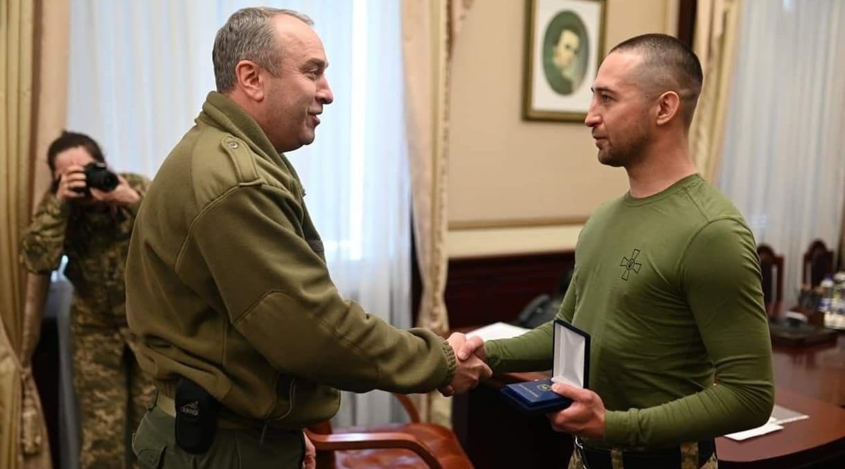 Kitüntették az ukrán határőrt, aki elküldte a f...ba az orosz hadihajót