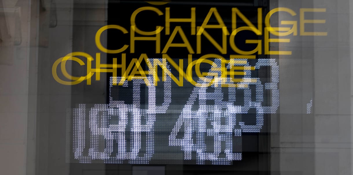 Közel 420 forint is volt egy euró pénteken