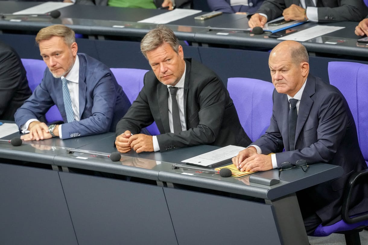 A felbomlás szélén a német kormánykoalíció: Scholz jövő héten hatszemközt találkozik a pártok vezetőivel