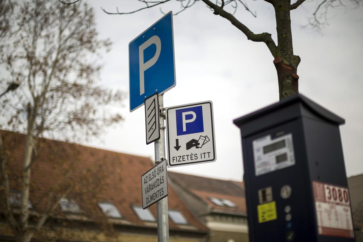 Több kerületben is jelentősen drágul a parkolás Budapesten