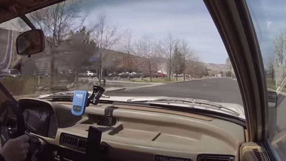Videó: Tesla-motort kapott az öreg Honda, most legyorsulja a Bugattit