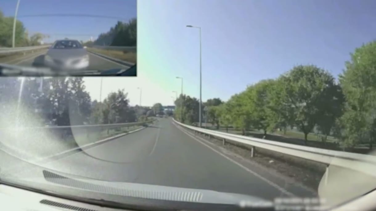 Tele lett a hócipője – válaszolta az autós arra, hogy miért büntetőfékezett
