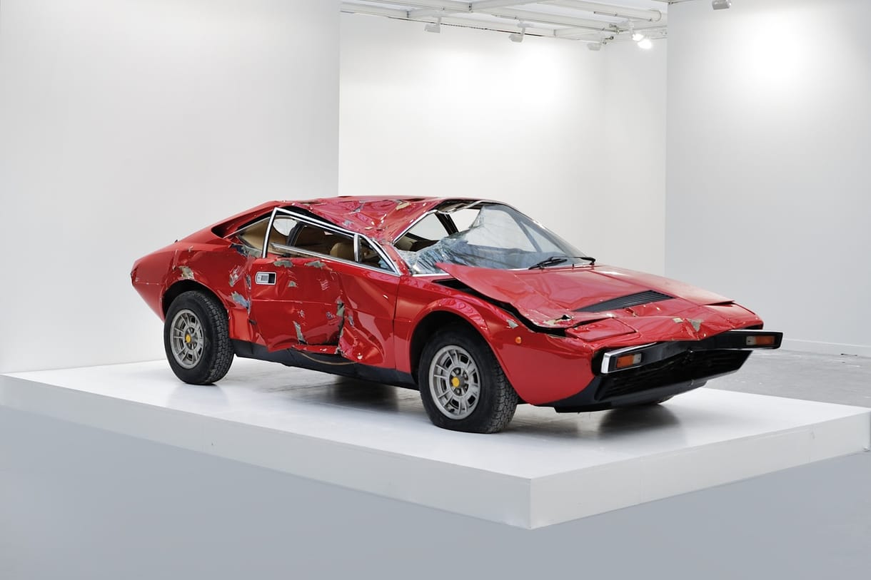 Így lesz műalkotás egy totálkáros Ferrariból