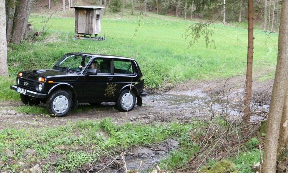 A Lada Niva sem kerülhette el a sorsát, villanyautó lett belőle