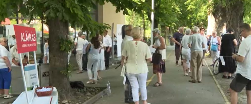 Tüntettek és aláírást gyűjtöttek a kalocsai kórház megmaradásáért