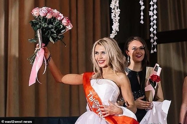 Száműzték az orosz papot, mert szépségversenyen indult a felesége