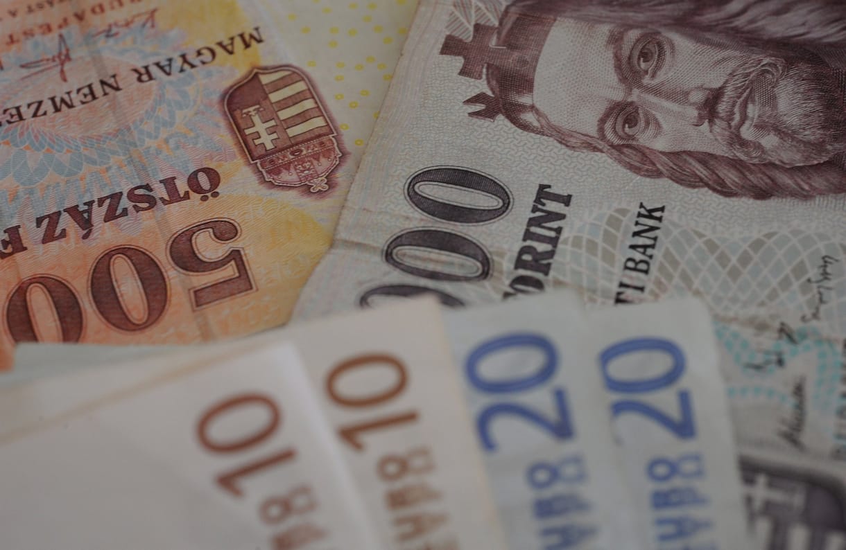 Kicsit erősödött a forint estére