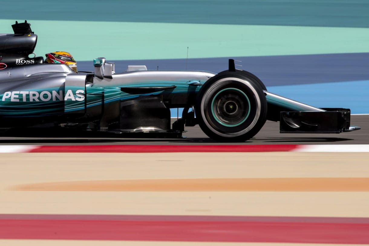 Hamilton kezd magához térni, de a nap Vettelé