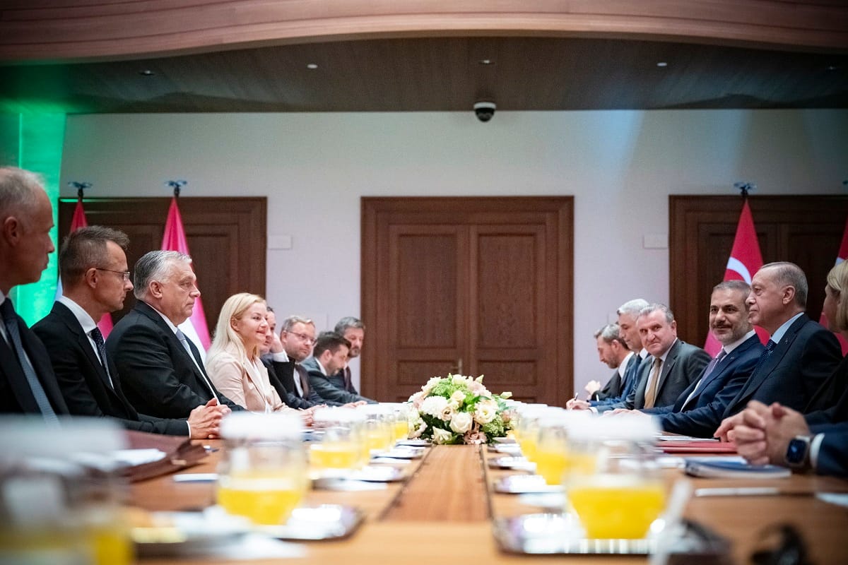 Amíg Erdogan Orbánnal egyeztetett a svéd NATO-csatlakozásról, az MVM vett közel 300 millió m3 gázt a törököktől