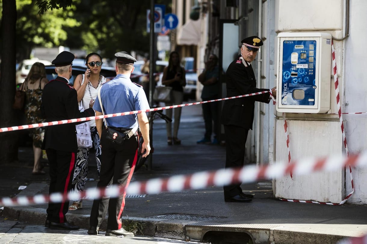 Kamudrogot vásárolt, majd halálra késelt egy római rendőrt két amerikai