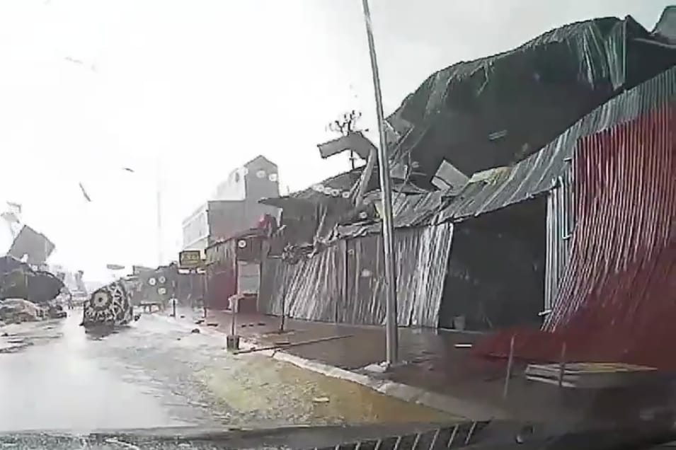 Amikor szembe jön a tornádó, ott nem sok kérdés marad – videó