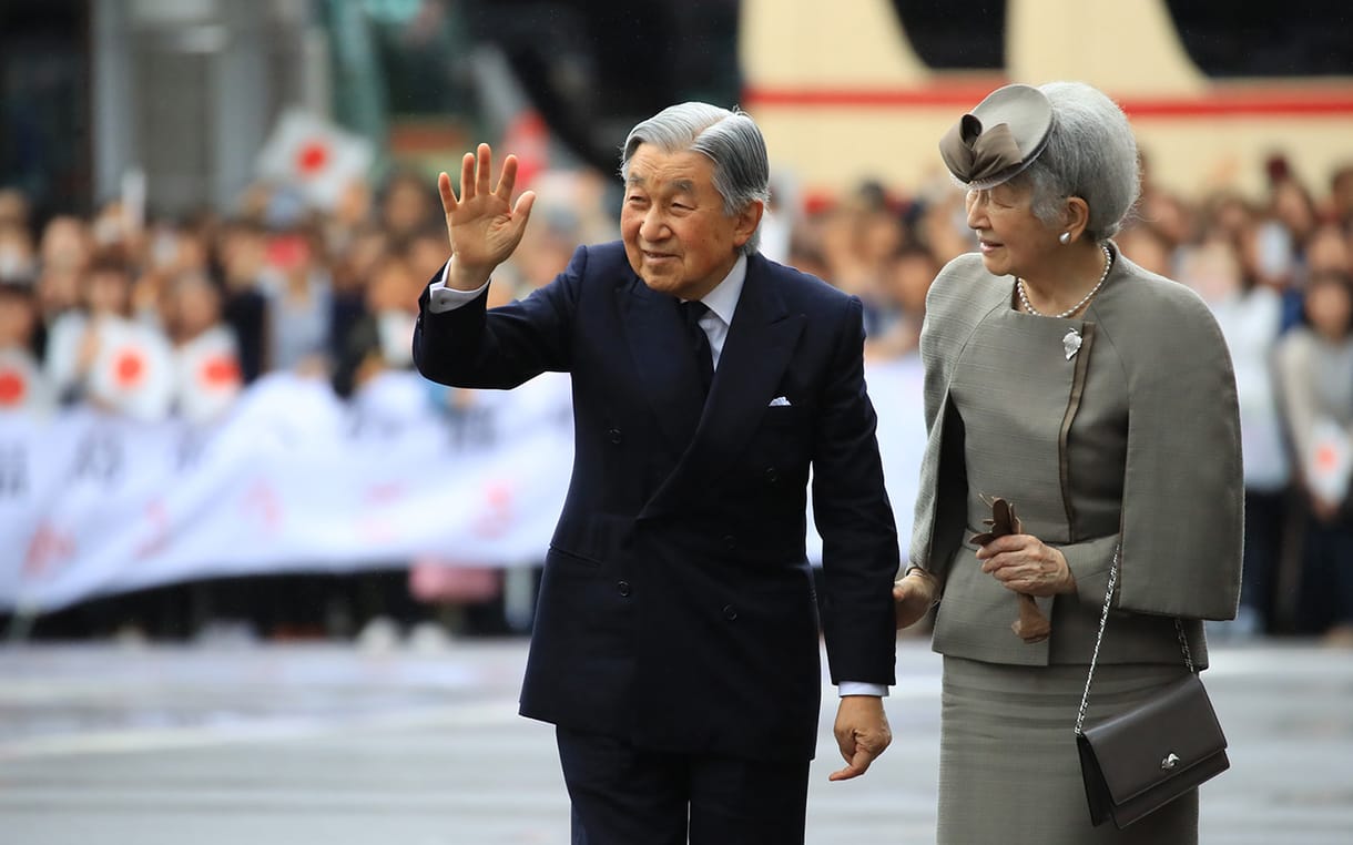 Rosszullét miatt lemondta programjait a japán uralkodó