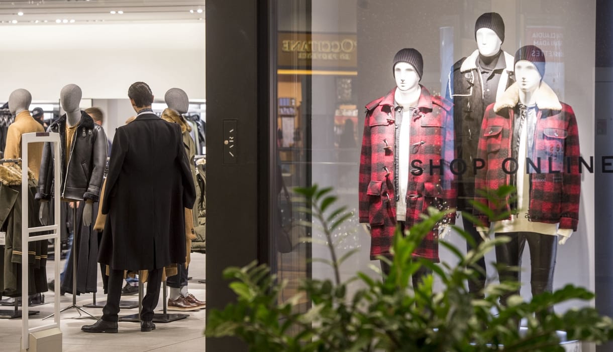 Kíváncsi, mennyit keres egy eladó a Zarában vagy a H&M-ben? Keveset