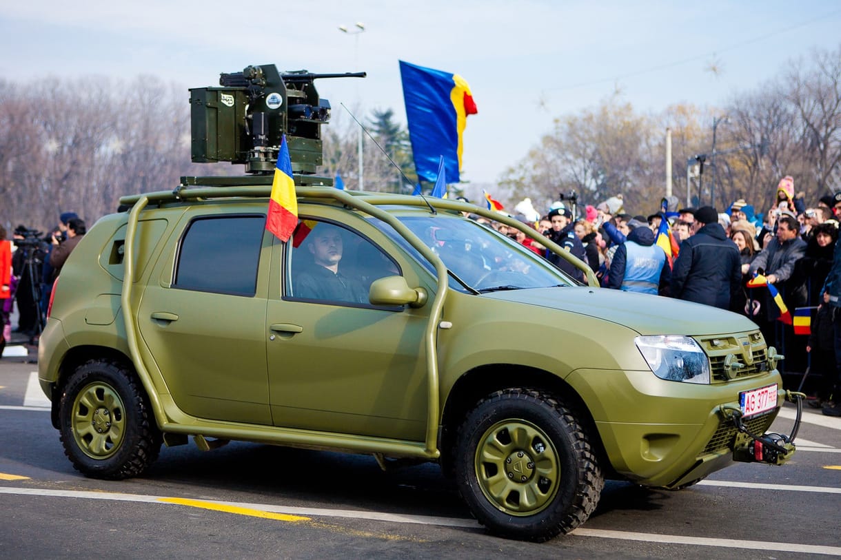 Íme a páncélozott, felfegyverzett Dacia Duster – fotók