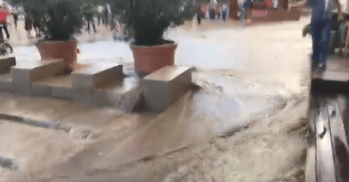 Videó: Rendesen elkapta Pécset a zivatar