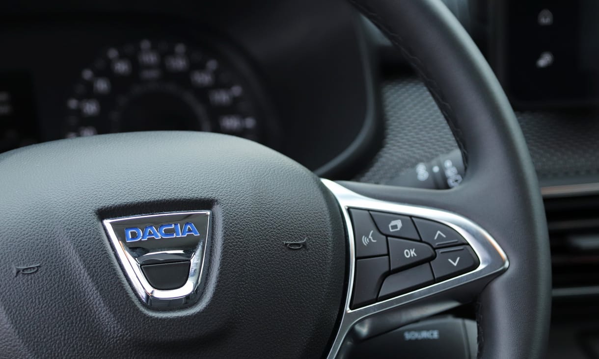 A Dacia-gyárat is elérte az alapanyaghiány, leállították a munkát