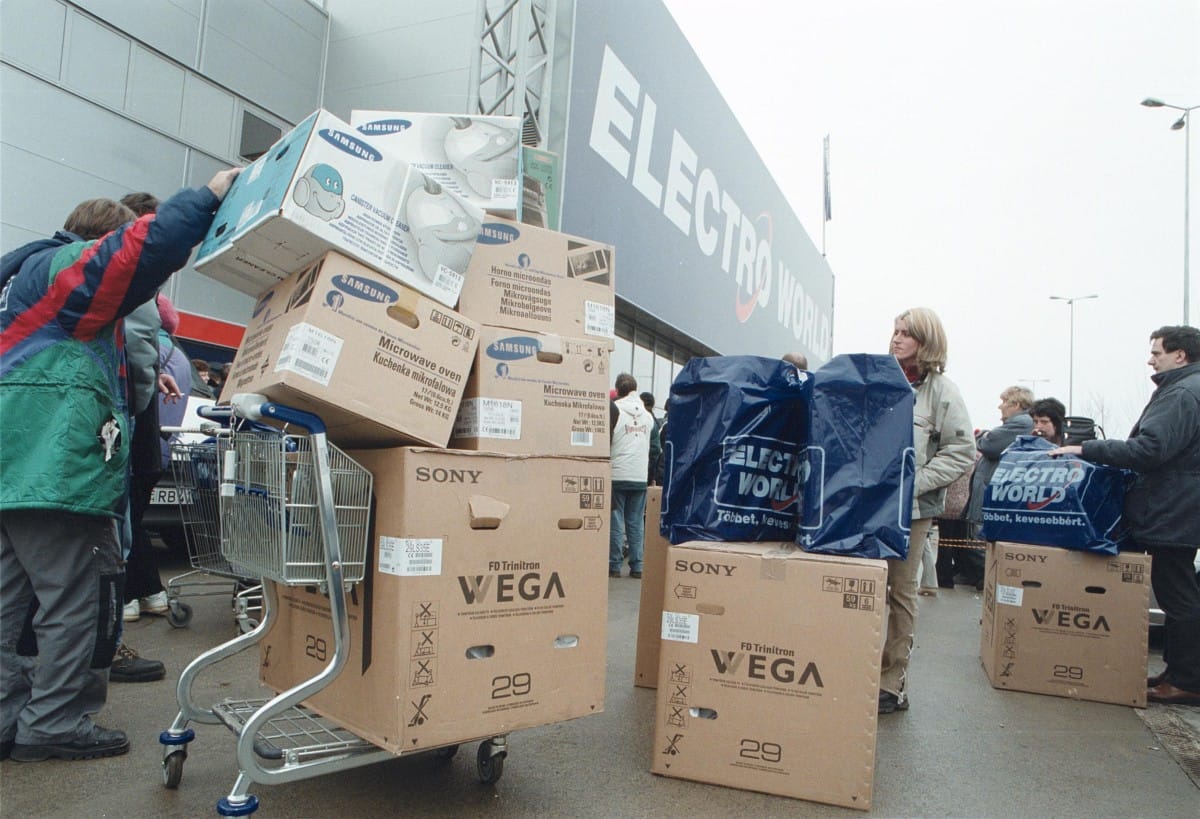 Hamis számlákkal menekült volna hitelezői elől az Electro World?