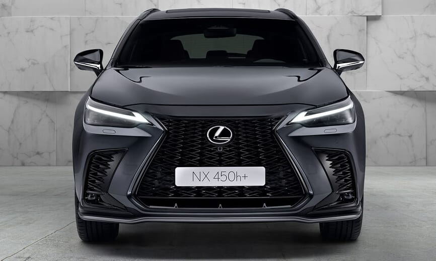 Magyarországon a teljesen új, akár zöld rendszámos Lexus NX