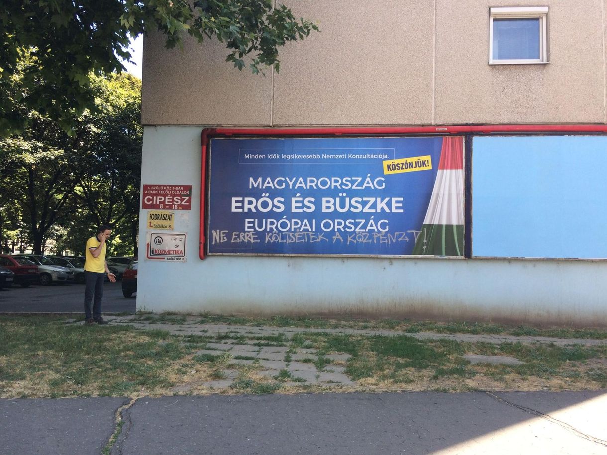 Indul az újabb plakátkampány, most épp 1,7 milliárd forintért