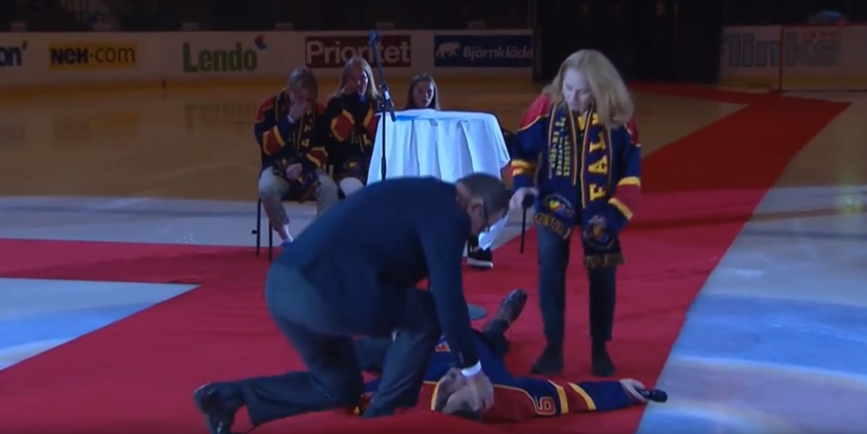 Majdnem rémálomszerűen végződött a svéd hokilegenda ünneplése - videó