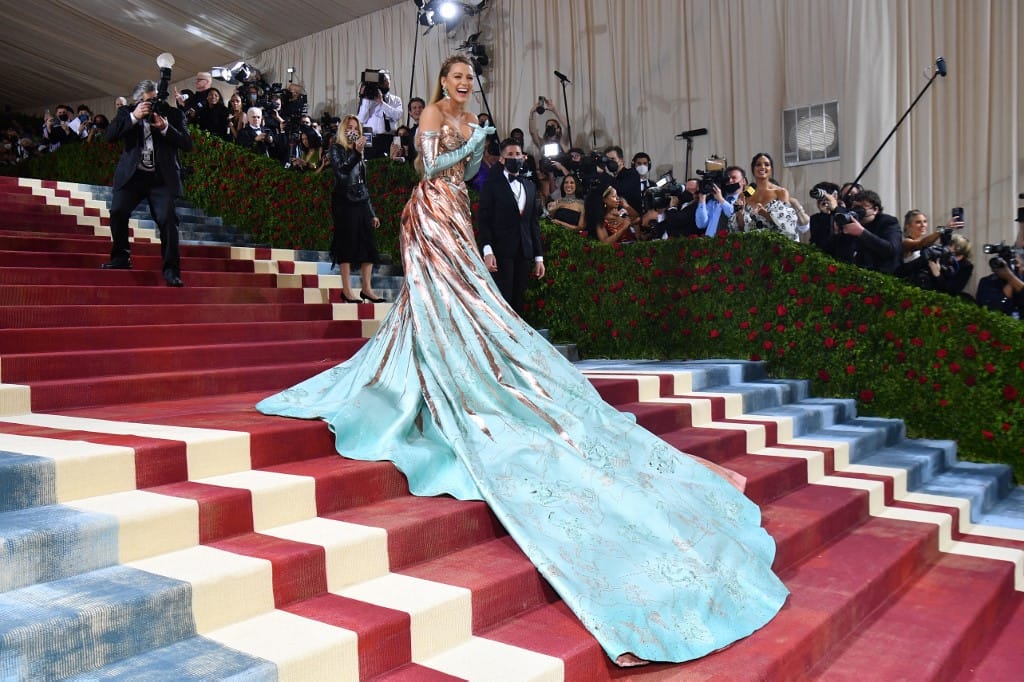 A várandós Blake Lively megosztott magáról pár fotót, hogy lekoptassa a paparazzikat
