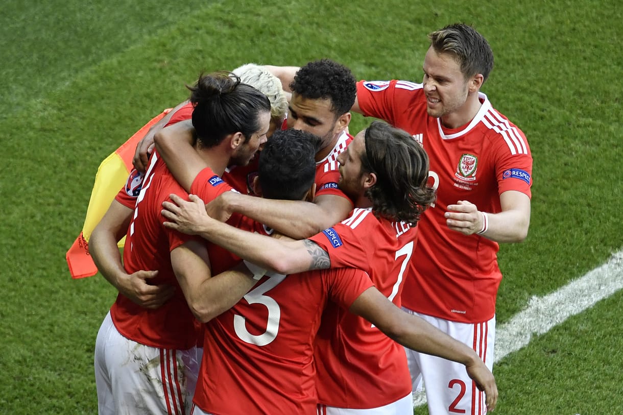 Wales bűnrossz meccsen, öngóllal jutott tovább