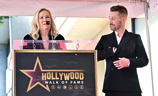 A Reszkessetek, betörők! Kevinje a filmbeli anyukája jelenlétében kapott csillagot a hollywoodi hírességek sétányán