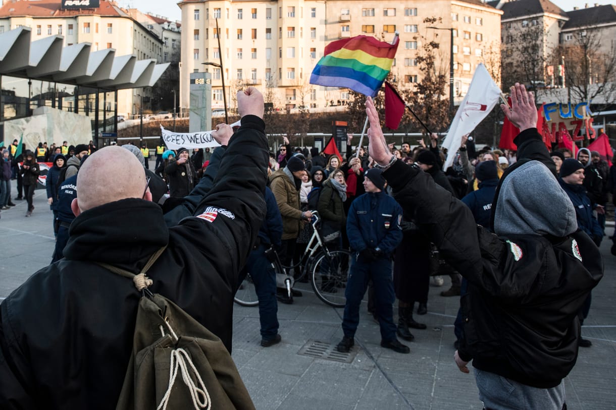 Három budapesti kerület együtt határolódik el a Becsület Napja nevű rendezvénytől