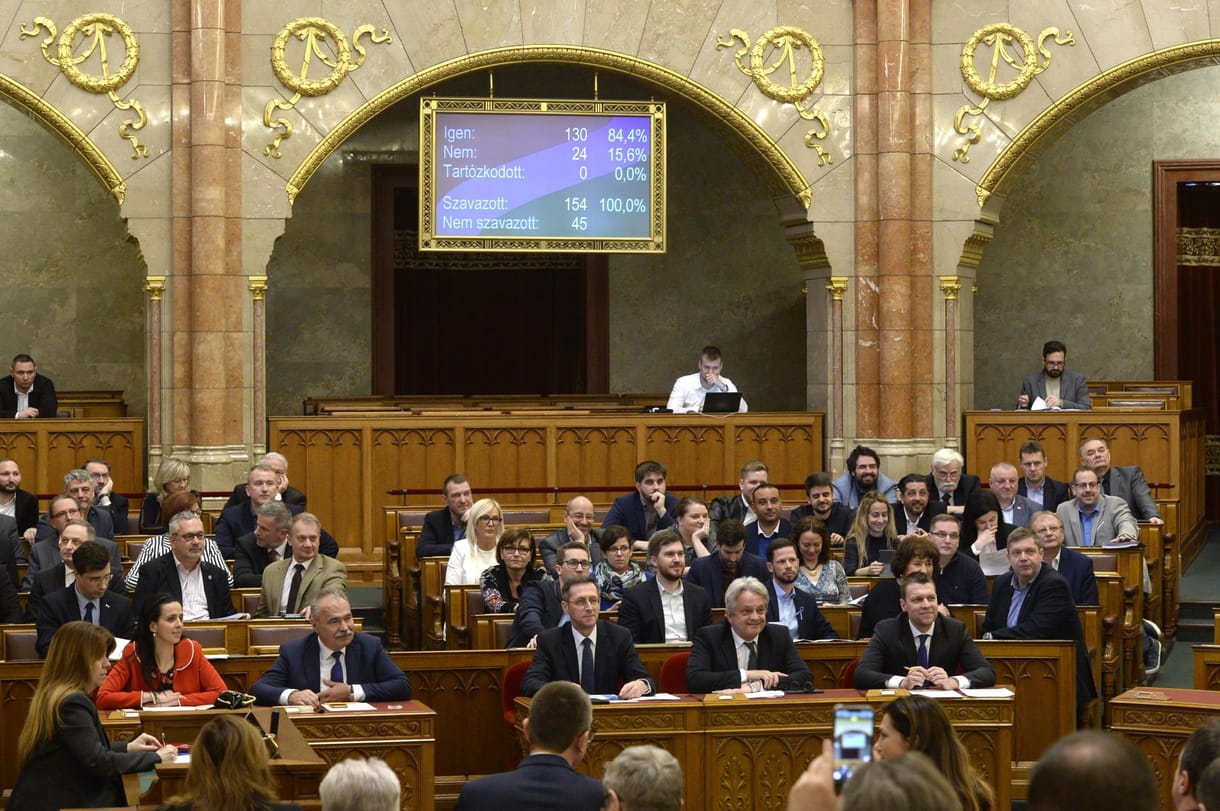 Vitáznak a költségvetésről, és szavaznak a kutakra és a vendégmunkásokra vonatkozó törvényjavaslatokról is a parlamentben