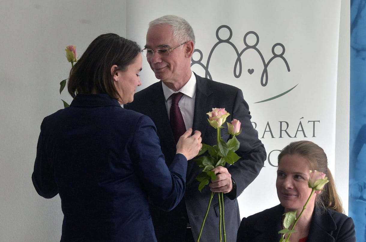 A fideszesek 40 százaléka is további fejeket akar, nincs vége a kegyelmi botránynak 
