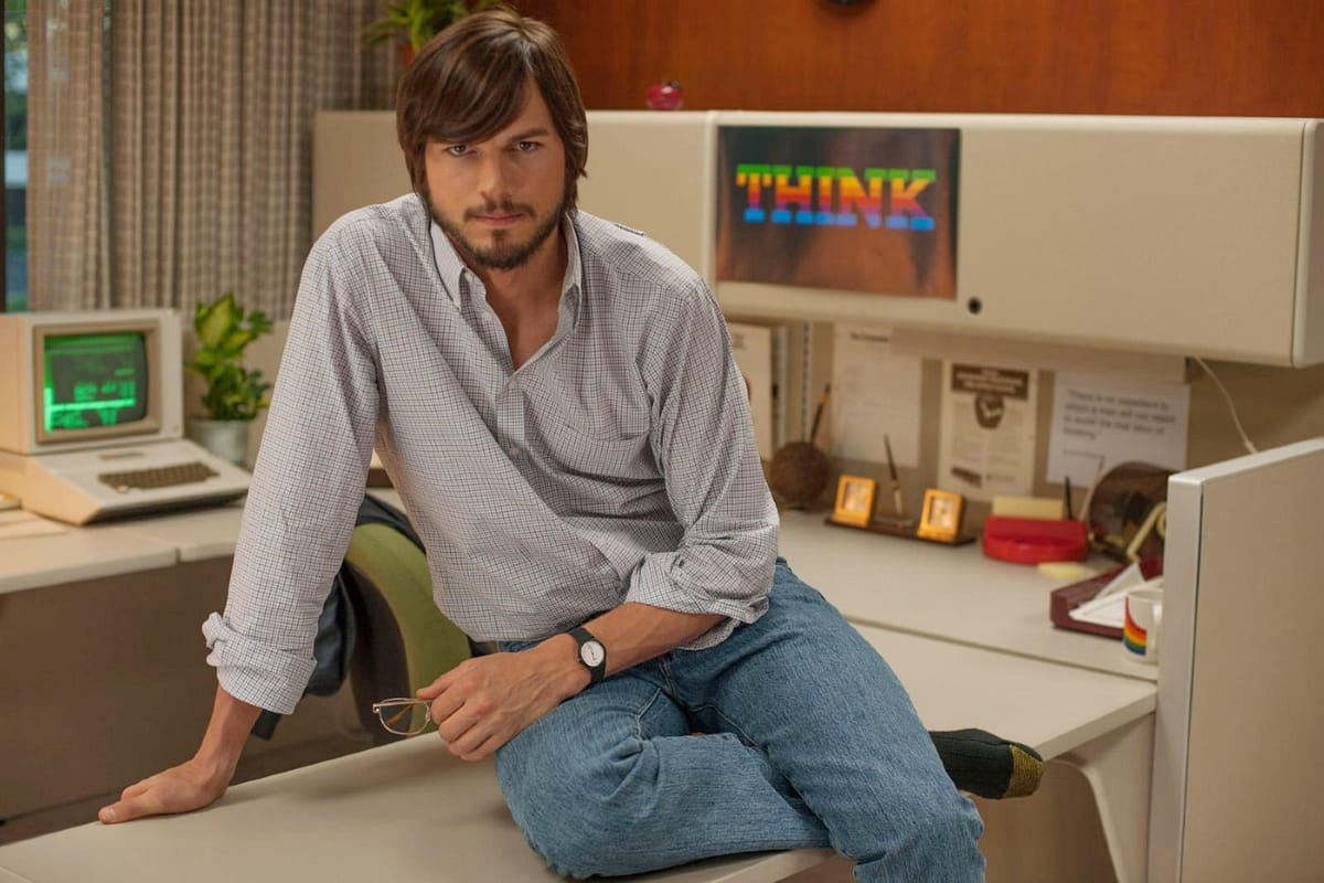 Ashton Kutcher most egy budai kávézóban tűnt fel