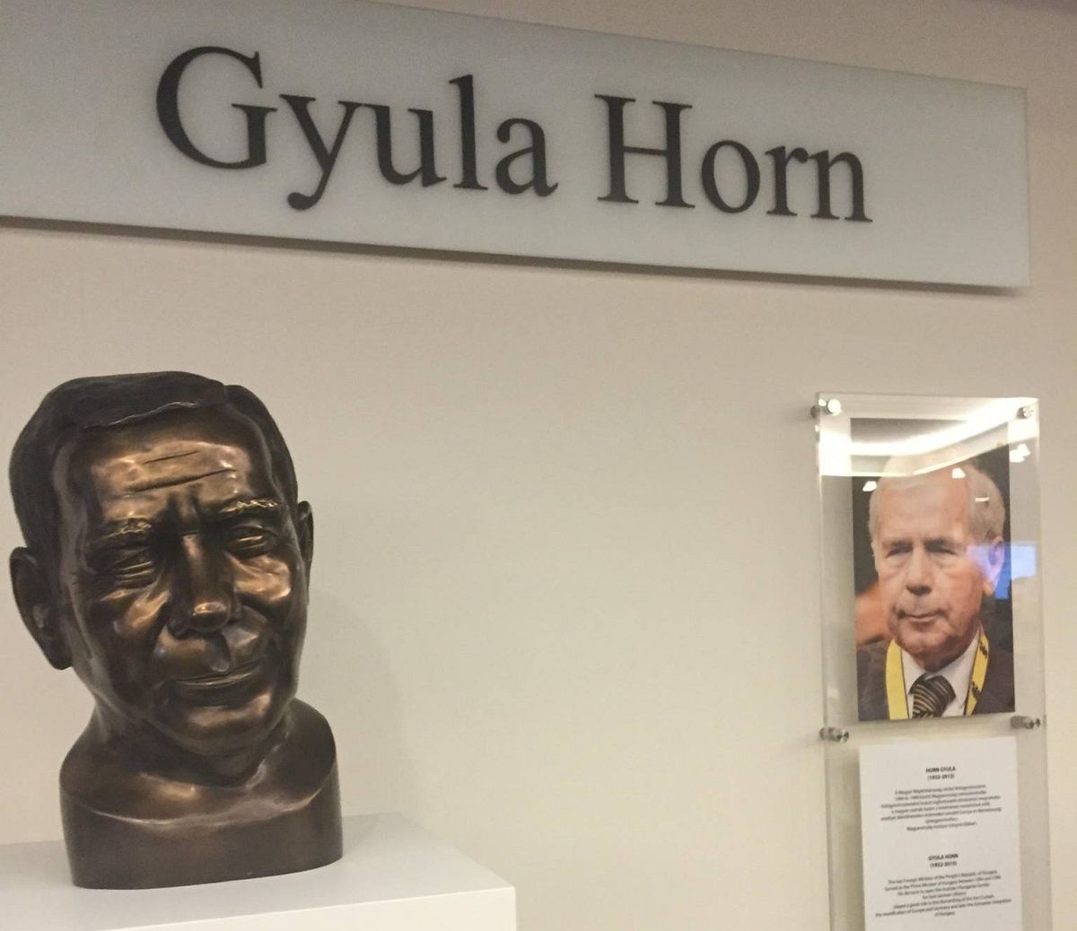 Juncker a közös unicumozásról is megemlékezett a Horn Gyula-szobor avatásán