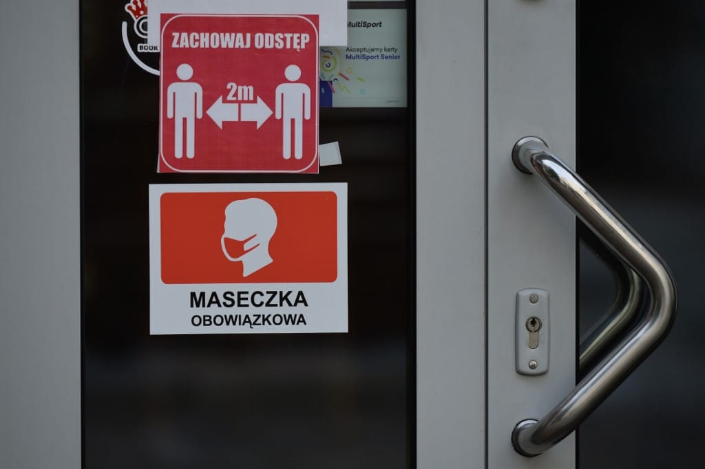 Karácsony után hetekre bezárják Lengyelországot