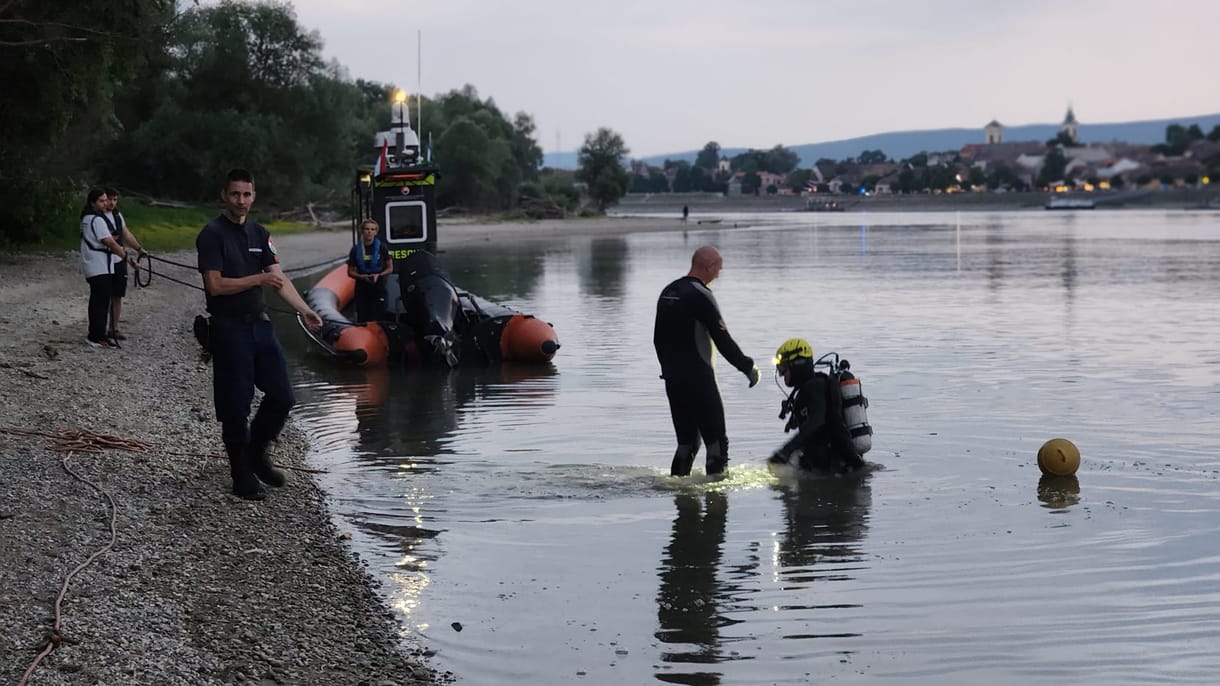 Búvárokkal, tűzoltóhajóval is keresték a 19 éves férfit, aki elmerült a Dunában Szentendrénél